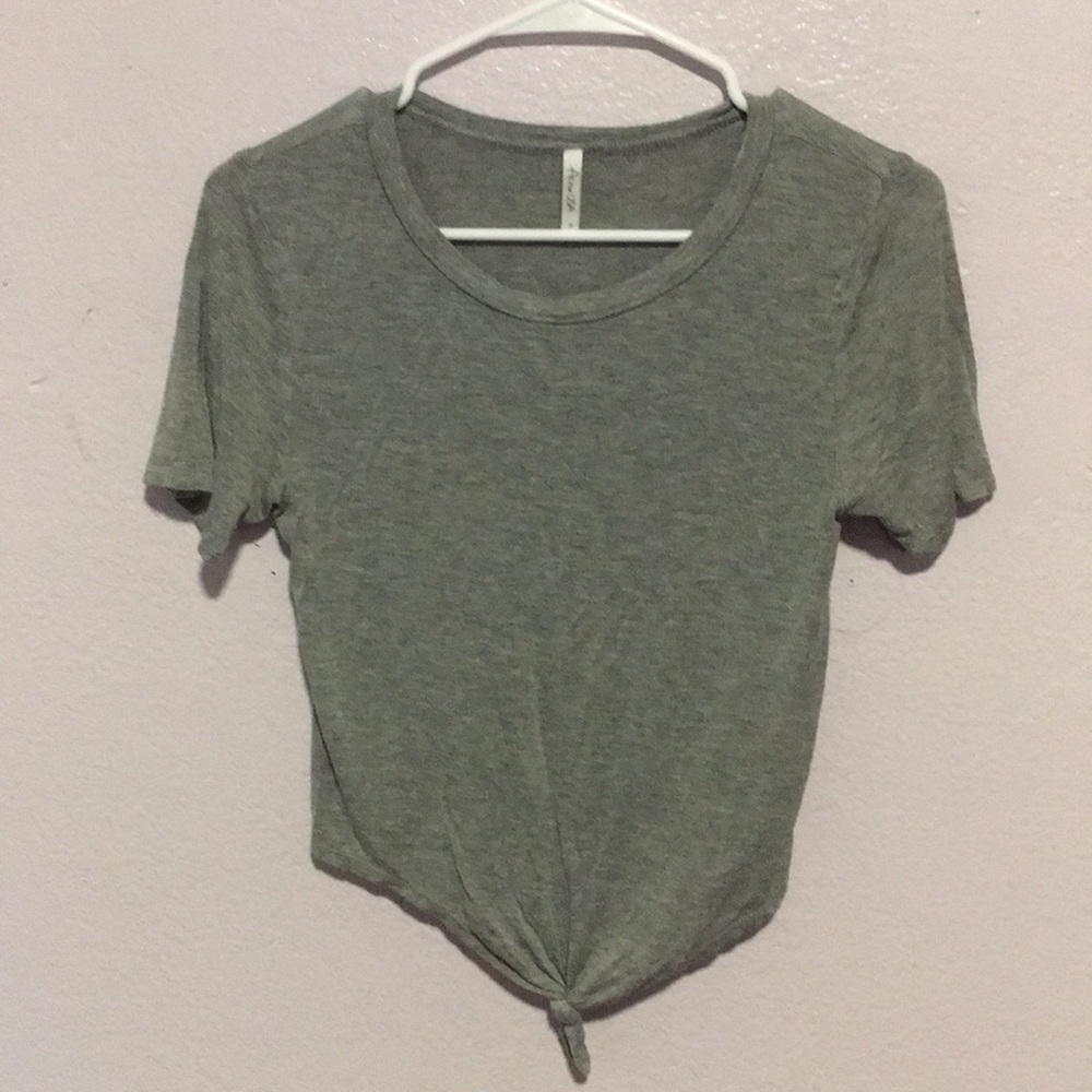 Gray tee shirt